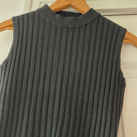 Vila Milano Sleeveless Mock Turtleneck Top - Picture 1 of 5